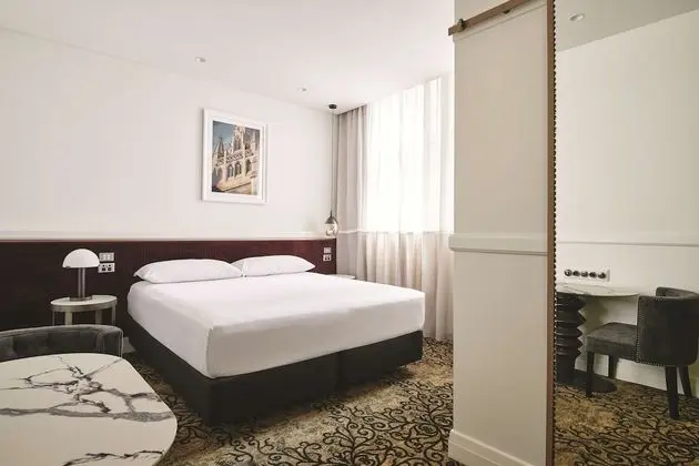 Premier Oda (Perkins Corner View, Weekly Housekeep)