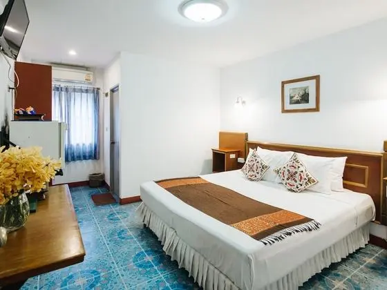 Small Room (no Balcony)