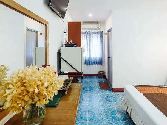 Small Room (no Balcony)