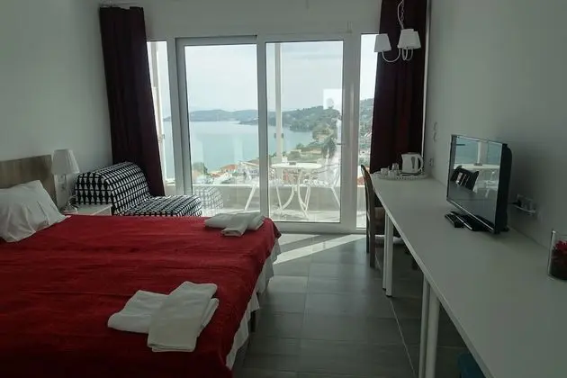 Tek Büyük veya İki Ayrı Yataklı Oda, Balkon, Deniz Manzaralı