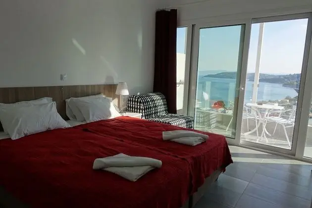 Tek Büyük veya İki Ayrı Yataklı Oda, Balkon, Deniz Manzaralı