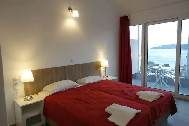 Tek Büyük veya İki Ayrı Yataklı Oda, Balkon, Deniz Manzaralı