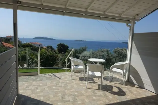 Tek Büyük veya İki Ayrı Yataklı Oda, Deniz Manzaralı