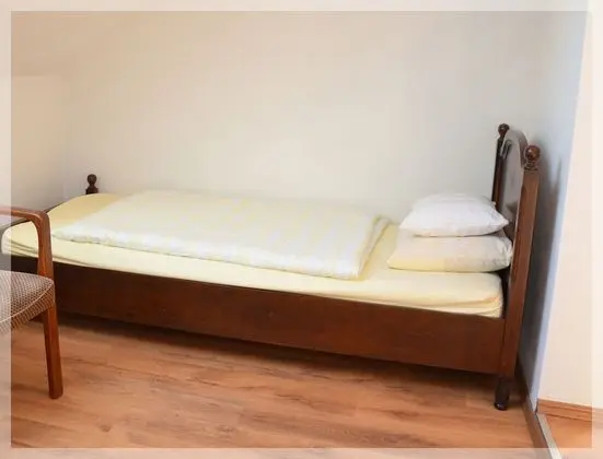 İki Ayrı Yataklı Oda, Ortak Banyo