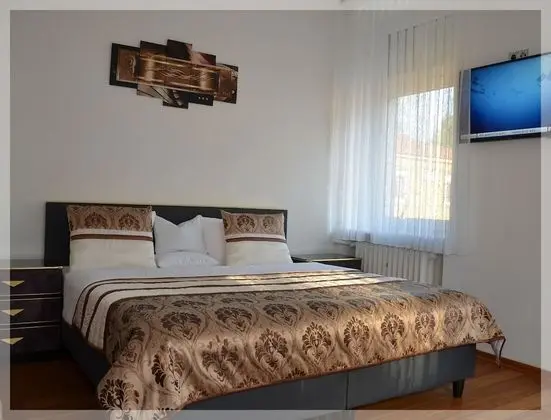 İki Ayrı Yataklı Oda, Ortak Banyo