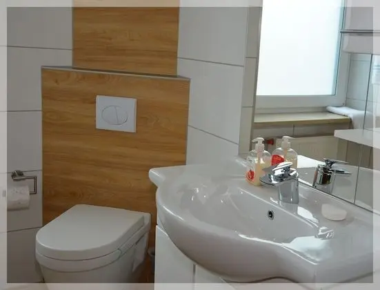 İki Ayrı Yataklı Oda, Ortak Banyo