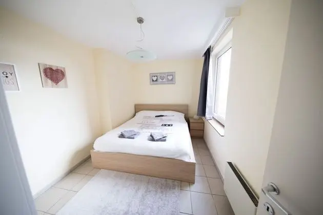 SPACIOUS AND SUNNY BEAUTIFUL APARTMENT (5C)