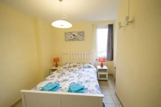 SPACIOUS AND SUNNY BEAUTIFUL APARTMENT (5C)