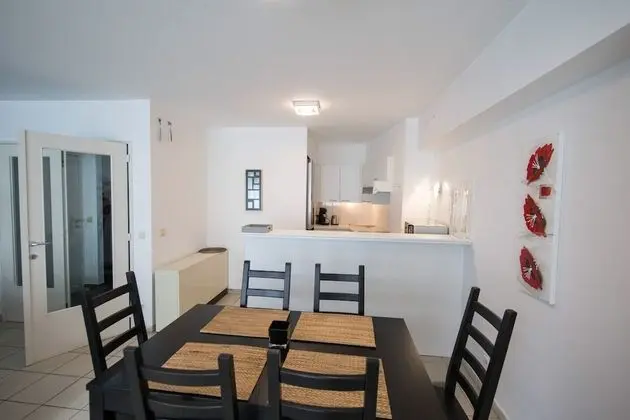 SPACIOUS AND SUNNY BEAUTIFUL APARTMENT (5C)