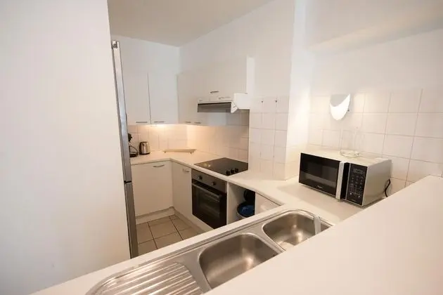 SPACIOUS AND SUNNY BEAUTIFUL APARTMENT (5C)