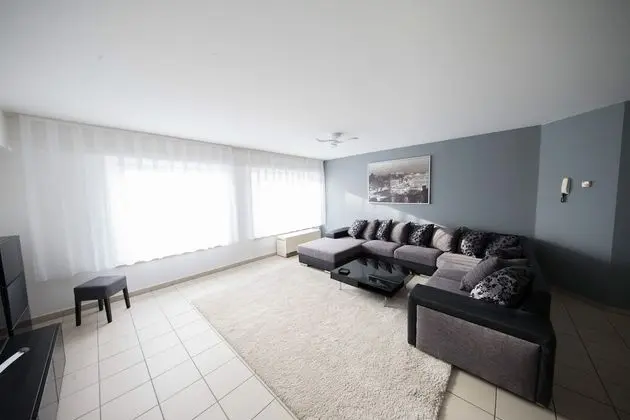 SPACIOUS AND SUNNY BEAUTIFUL APARTMENT (5C)