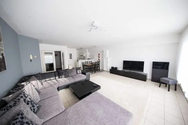 SPACIOUS AND SUNNY BEAUTIFUL APARTMENT (5C)