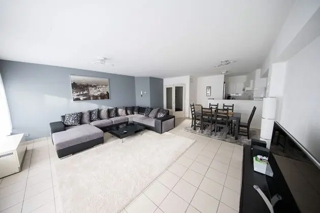 SPACIOUS AND SUNNY BEAUTIFUL APARTMENT (5C)