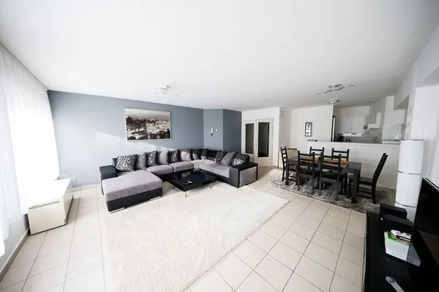 SPACIOUS AND SUNNY BEAUTIFUL APARTMENT (5C)