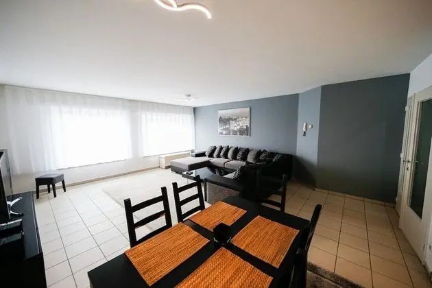 SPACIOUS AND SUNNY BEAUTIFUL APARTMENT (5C)