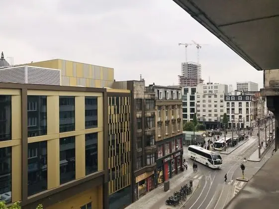 SPACIOUS AND SUNNY BEAUTIFUL APARTMENT (5C)