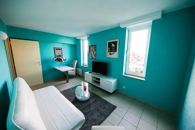 TURQUOISE COZY FUN APARTMENT (7A)