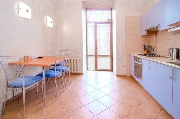 Apart Daire, 1 Yatak Odası (Shota Rustaveli st. 33B)