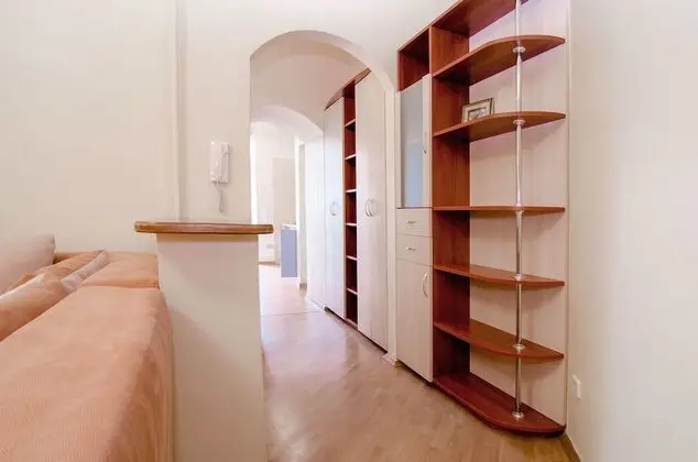 Apart Daire, 1 Yatak Odası (Shota Rustaveli st. 33B)