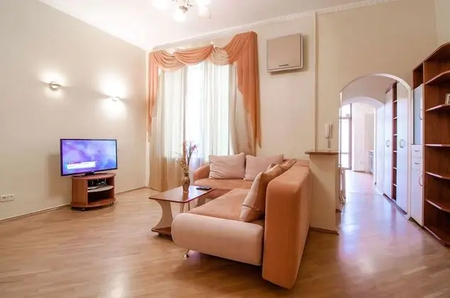 Apart Daire, 1 Yatak Odası (Shota Rustaveli st. 33B)