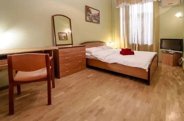 Apart Daire, 1 Yatak Odası (Shota Rustaveli st. 33B)