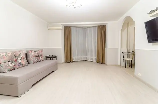 Apart Daire, 2 Yatak Odası (Lesi Ukrainki Blvd 12)