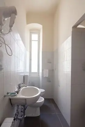 Dört Kişilik Oda, Ortak Banyo