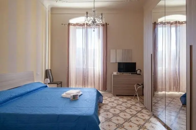Tek Büyük Yataklı Oda, Ortak Banyo
