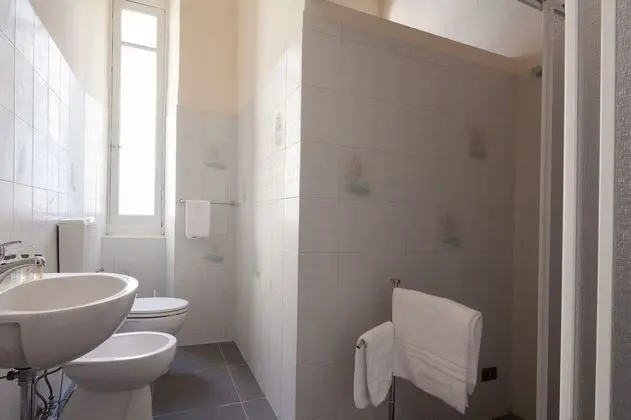 Tek Büyük Yataklı Oda, Ortak Banyo