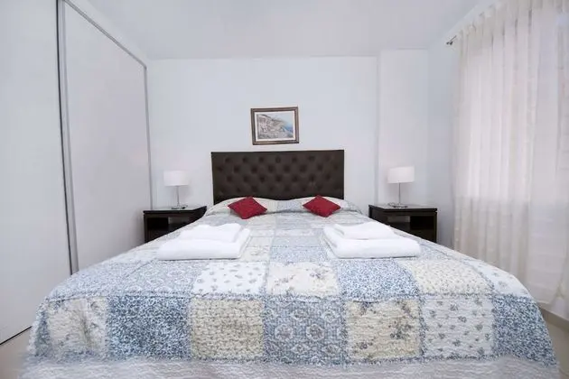 Apart Daire, 1 Büyük (Queen) Boy Yatak ve Çekyat, Sigara İçilmez, Şehir Manzaralı