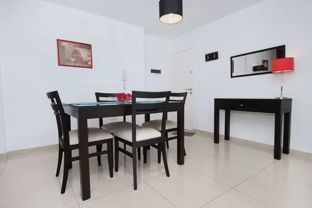 Apart Daire, 1 Büyük (Queen) Boy Yatak ve Çekyat, Sigara İçilmez, Şehir Manzaralı