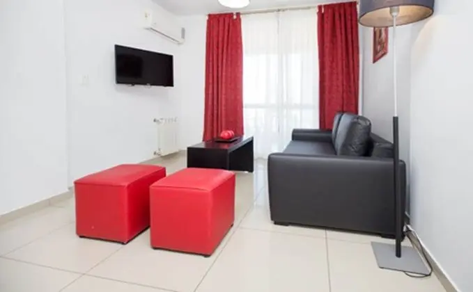 Apart Daire, 1 Büyük (Queen) Boy Yatak ve Çekyat, Sigara İçilmez, Şehir Manzaralı