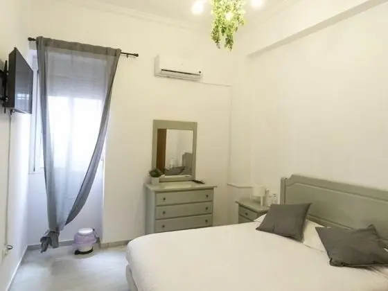 Tek Büyük Yataklı Oda, Ortak Banyo (1)