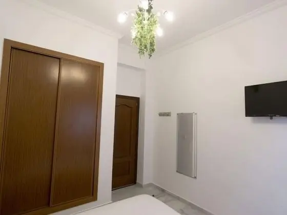 Tek Büyük Yataklı Oda, Ortak Banyo (1)