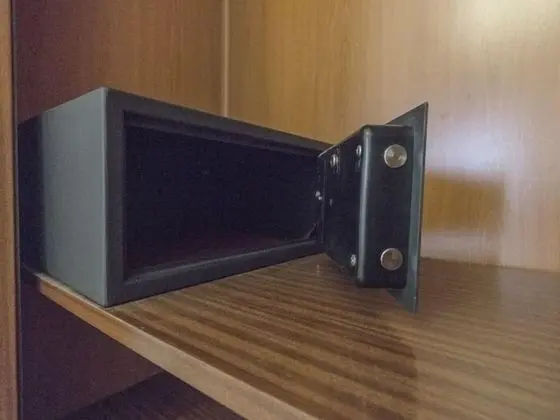 Tek Büyük Yataklı Oda, Ortak Banyo (3)