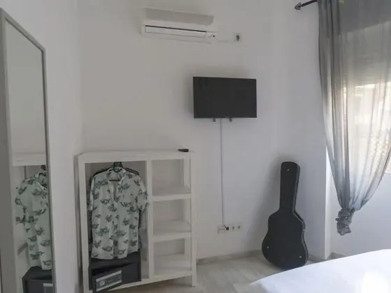 Tek Büyük Yataklı Oda, Ortak Banyo (3)