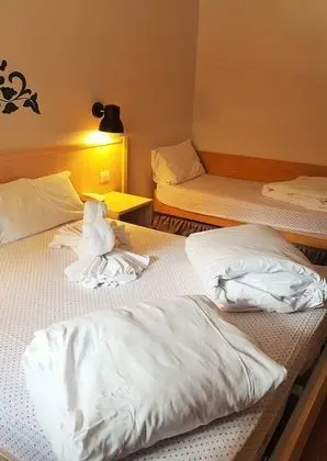 Üç Kişilik Oda