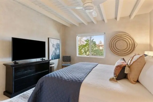 Ev (Reposado - Kiva Fireplace, Walk Every)