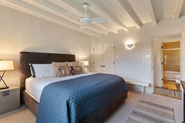 Ev (Reposado - Kiva Fireplace, Walk Every)