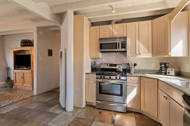 Ev (Reposado - Kiva Fireplace, Walk Every)