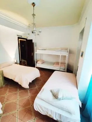 Dört Kişilik Oda, Ortak Banyo
