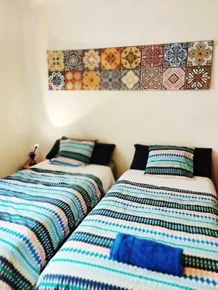 İki Ayrı Yataklı Oda, Ortak Banyo