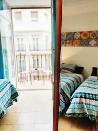 İki Ayrı Yataklı Oda, Ortak Banyo