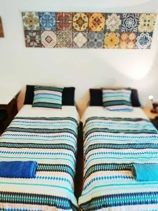 İki Ayrı Yataklı Oda, Ortak Banyo