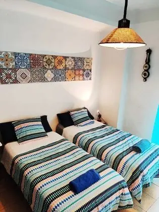 İki Ayrı Yataklı Oda, Ortak Banyo