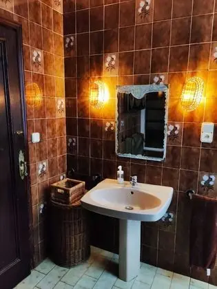 İki Ayrı Yataklı Oda, Ortak Banyo
