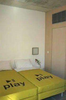 Üç Kişilik Oda