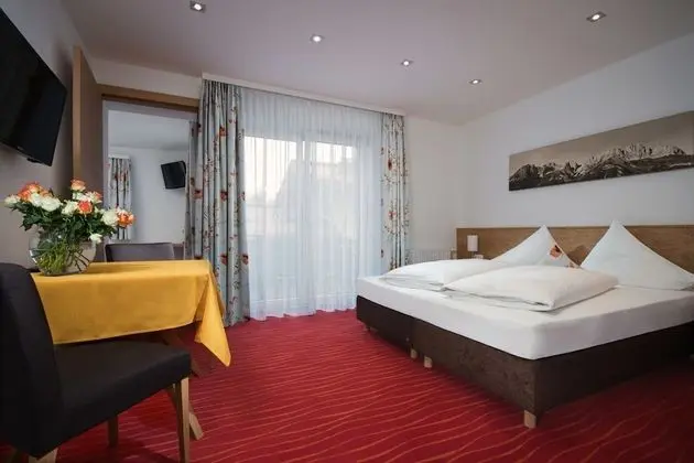 Family Oda, Dağ Manzaralı