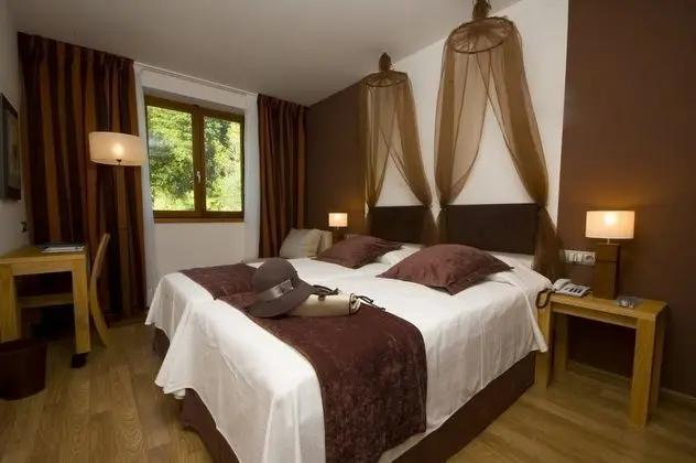 Tek Büyük veya İki Ayrı Yataklı Oda