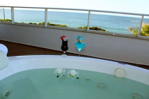 Süit, Sıcak Su Küveti, Deniz Manzaralı